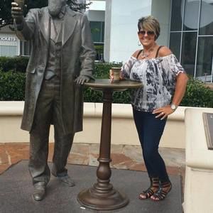 Meet your Posher, Traci